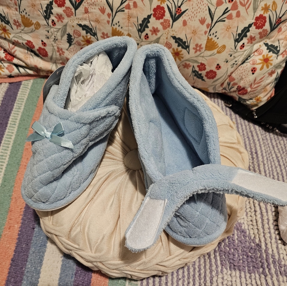 Muk Luk Adaptive Slippers - Picture 5 of 7